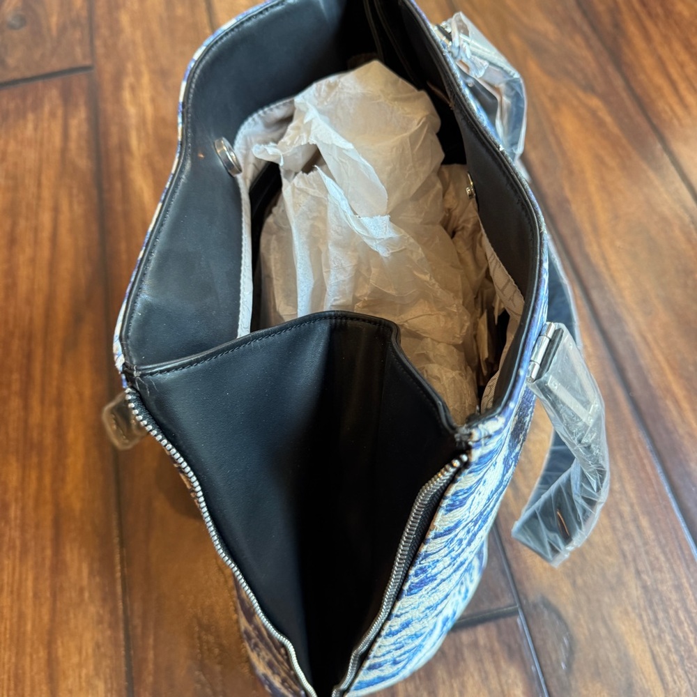 NWT Danielle Nicole Tarah Tote Bag with Side Zipper Expansion - Picture 6 of 8